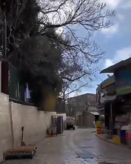 بالفيديو: أمطار الخير تهطل في البلدة القديمة