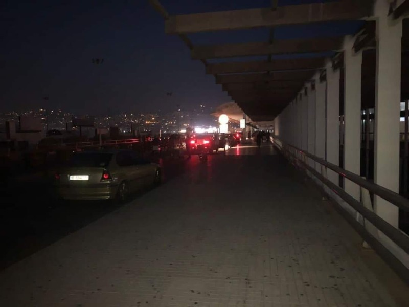 بالصورة: انقطاع الكهرباء عن مطار رفيق الحريري الدولي
