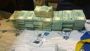 القبض على أجنبيّ بحوزته "كمّية كبيرة" من أوراق العملة اللبنانية في مطار النجف!