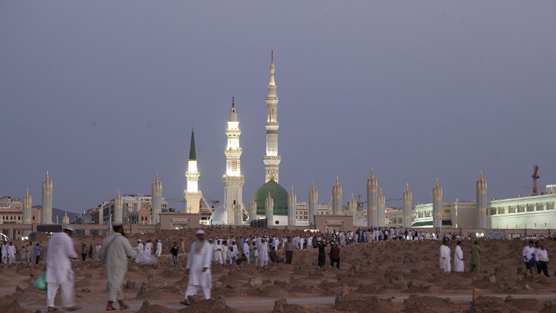 ظاهرة نادرة تزين سماء المسجد النبوي في السعودية
