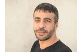 نقل الأسير ناصر أبو حميد إلى عيادة سجن الرملة رغم خطورة وضعه الصحي