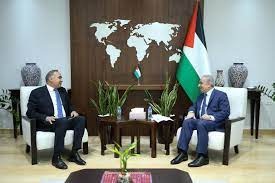 رئيس الوزراء اشتية يستقبل السفير المغربي الجديد لدى فلسطين