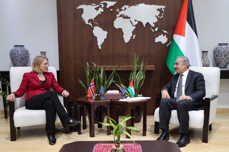 رئيس الوزراء اشتية يؤكد أهمية خلق أفق سياسي جاد وتطبيق القانون الدولي فيما يتعلق بفلسطين