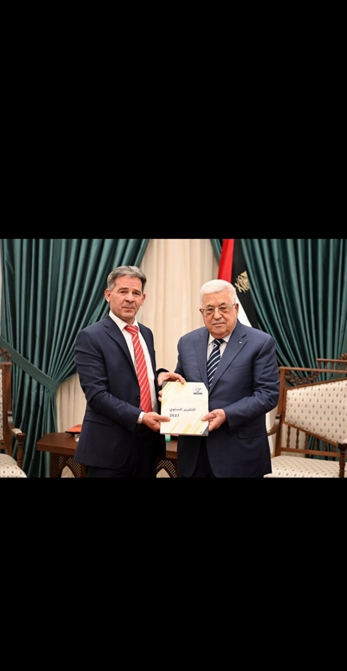 الرئيس عباس يتسلم التقرير السنوي لهيئة مكافحة الفساد