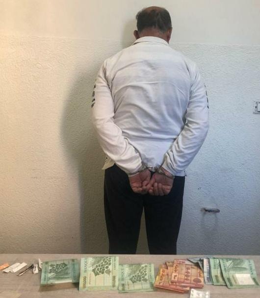 في صيدا: يروّج المخدّرات من داخل محلّه أوقفه مكتب مكافحة المخدّرات