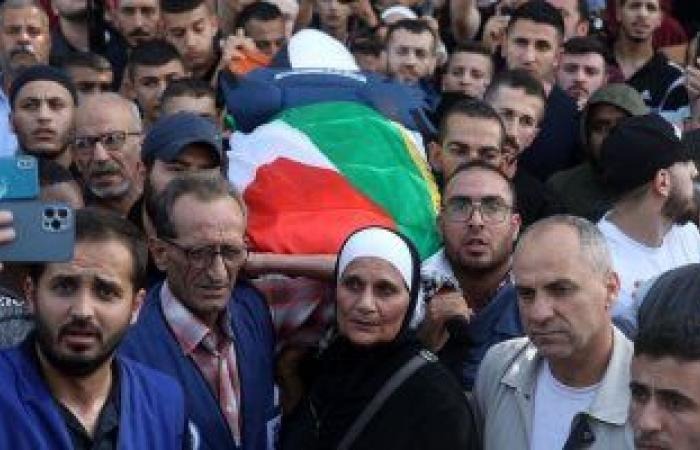الاحتلال يعتدي على موكب تشييع جثمان الشهيدة شيرين أبو عاقلة