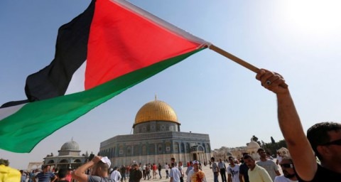 الكنيست يُصادق على قانون يحظّر رفع العلم الفلسطيني