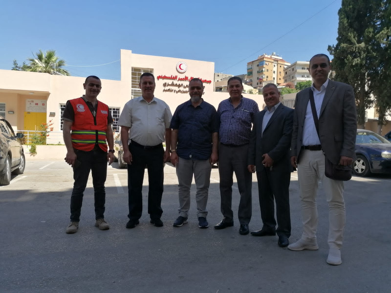 وفد نقابة أطباء الأسنان الفلسطينية يزور مستشفى الهمشري ويلتقي بمديرها العام