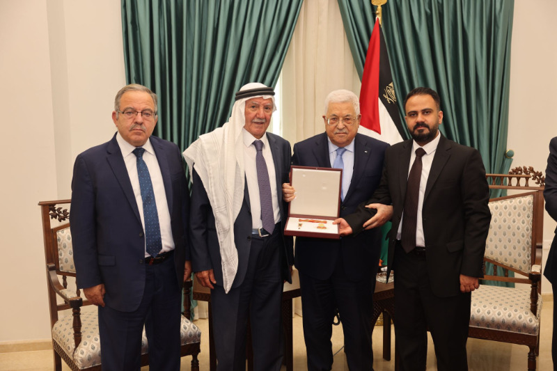 الرئيس عباس يمنح الراحل سعد جمال المجالي نجمة الاستحقاق من وسام دولة فلسطين