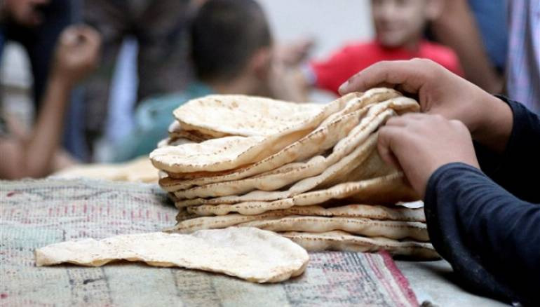 أزمة خبز تلوح في مدينة صيدا مع توقف بعض الأفران عن العمل بسبب نفاد مادة الطحين