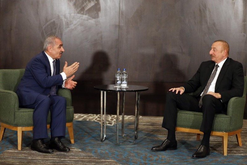 رئيس الوزراء اشتية يبحث مع رئيس أذربيجان تعزيز التعاون ويدعو لفتح سفارة لها في فلسطين