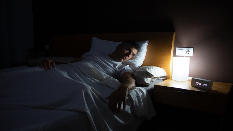 دراسة تحذر من البقاء مستيقظاً إلى ما بعد منتصف الليل