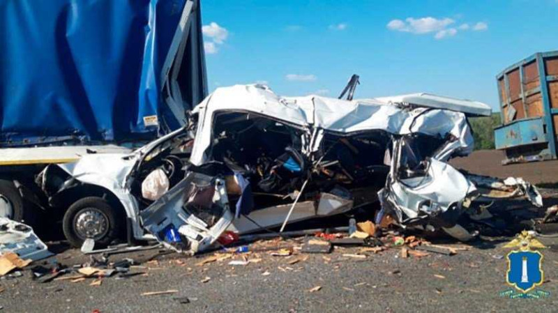15 قتيلا في حادث بين حافلة وشاحنتين في روسيا