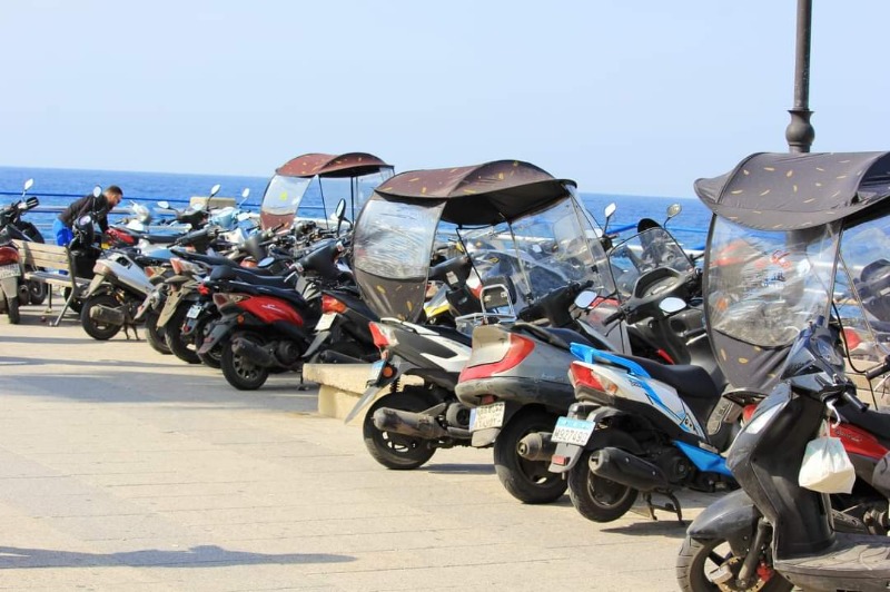 "خاص جنوبيات" الدراجة النارية بديل اللبنانيين وسط المشهد الجهنمي في المحروقات