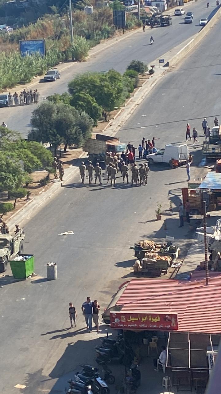 بالصور: محتجّون يقطعون بعض الطرق في طرابلس... وتهديد بالتصعيد!