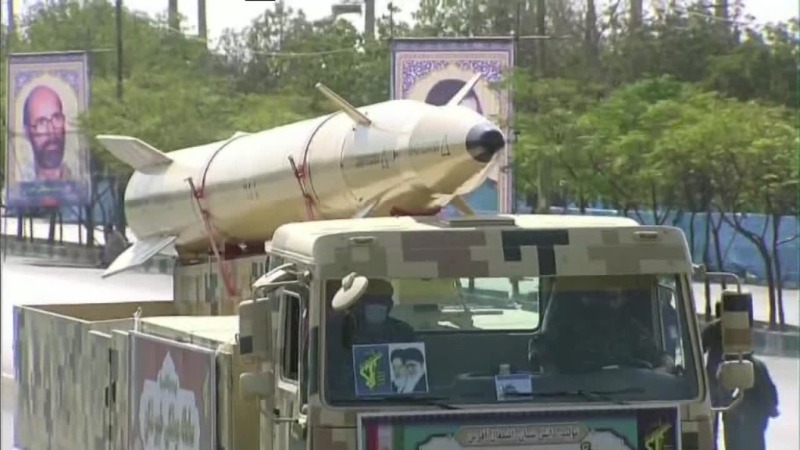 بالصور.. ايران تكشف عن صاروخ رضوان البالستي وتستعرض قواتها العسكرية