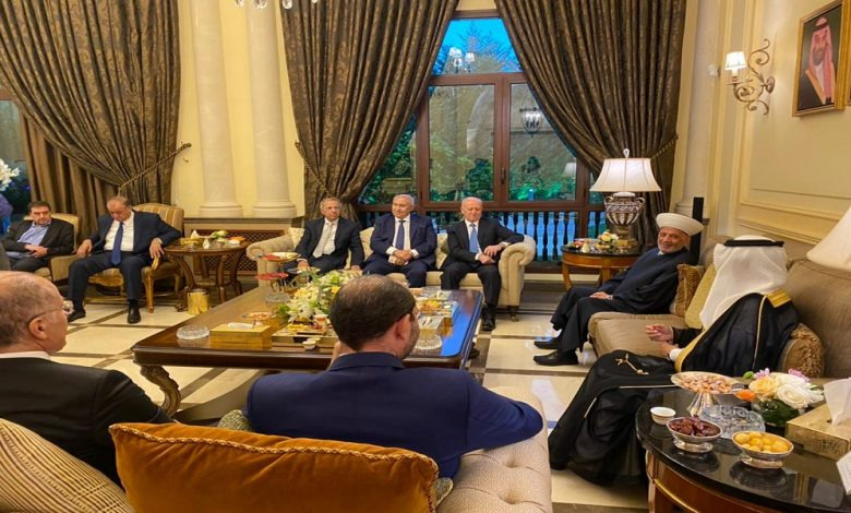 السفير بخاري يلتقي النواب السنّة في اليرزة بحضور المفتي دريان