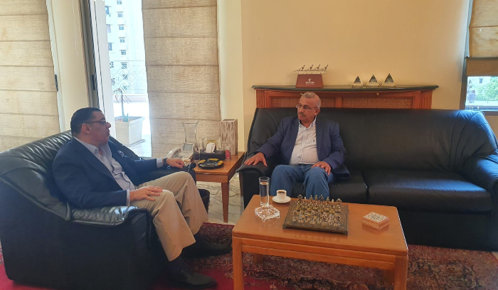 السفير المصري عرض مع اسامة سعد التطورات المحلية والاقليمية
