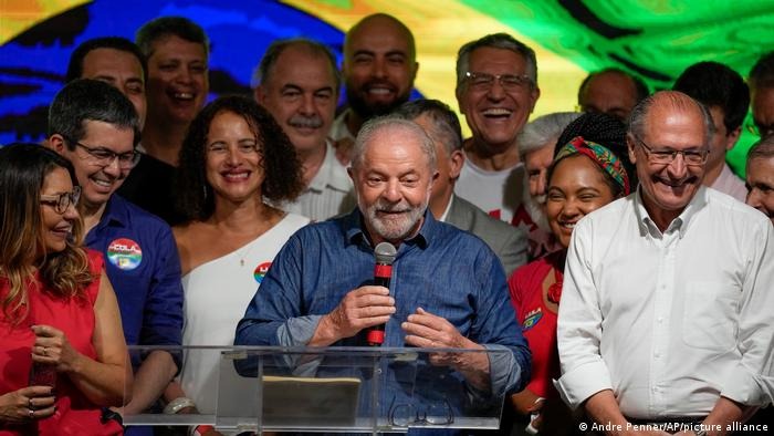 لولا دا سيلفا يعود إلى رئاسة البرازيل وسط ترحيب عالمي