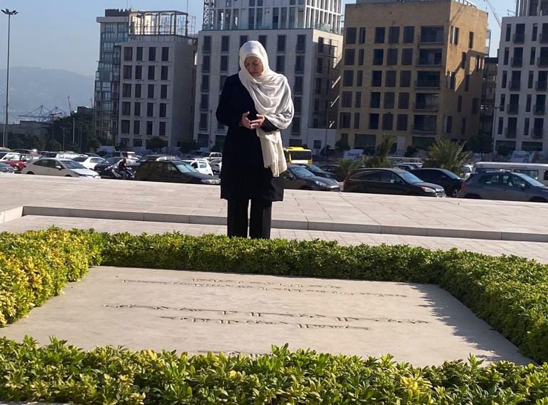 بذكرى ميلاده الـ78.. بهية الحريري تزور ضريح شقيقها  الرئيس الشهيد رفيق الحريري