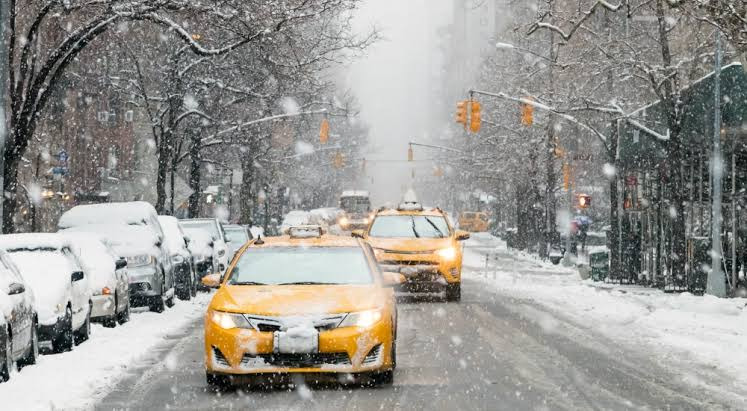 السلطات الأمريكية تحذر من عاصفة "تدفن" غرب نيويورك في الثلج