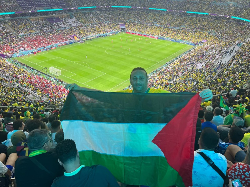 بالصور.. العلم الفلسطيني يزين مدرجات المنتخب البرازيلي