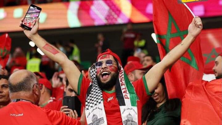 بالصور والفيديو.. المسيرات تعم الدوحة بتأهل المغرب للربع النهائي