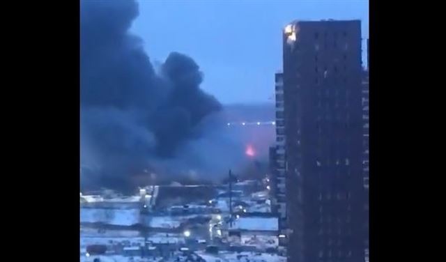بالفيديو: حريقٌ هائل بمركز تسوّق في موسكو