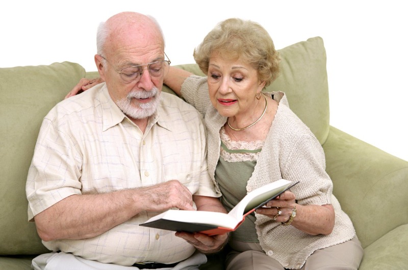القراءة تقوّي ذاكرة كبار السن