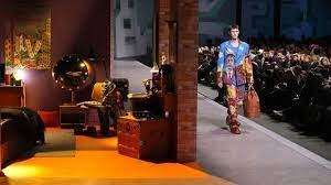 عرض ازياء لـ Louis Vuitton على انغام اغنية "بسبوس عاشق بسة"