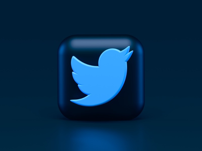 "تويتر" يفرض رسوماً على المستخدمين لتأمين الحسابات عبر الرسائل النصية
