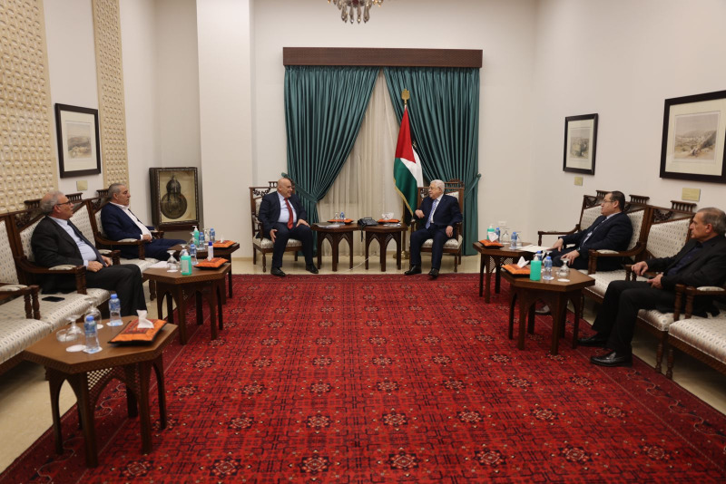 الرئيس عباس يستقبل وزير العمل نصري أبو جيش