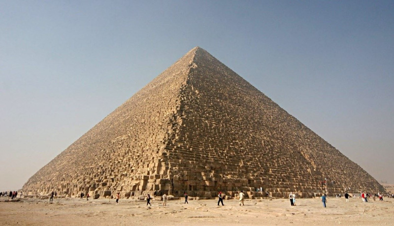 بالفيديو.. اكتشاف ممر سري في هرم خوفو الأكبر بمصر