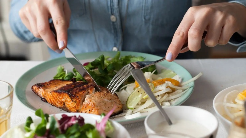 4 علامات عند تناول الطعام يمكن أن تشير إلى نقص الحديد