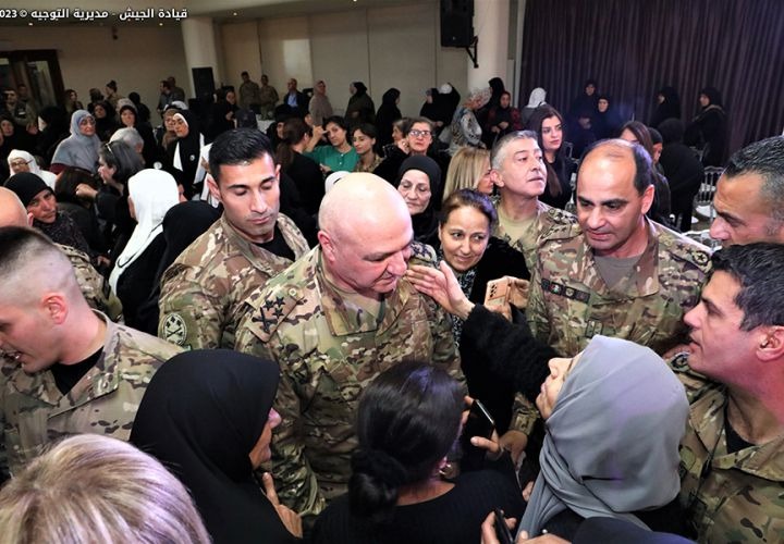بالصور: قائد الجيش في احتفال  تكريمي لأمهات العسكريين الشهداء لمناسبة عيد الأم