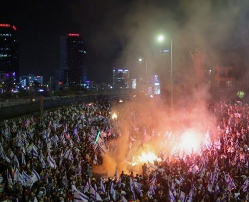 تظاهرات ضخمة ضد نتنياهو و وجيش الاحتلال يرفع حالة التأهب!