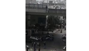 بالفيديو: فتاة ترمي بنفسها من على جسر برج حمود - الأشرفية!