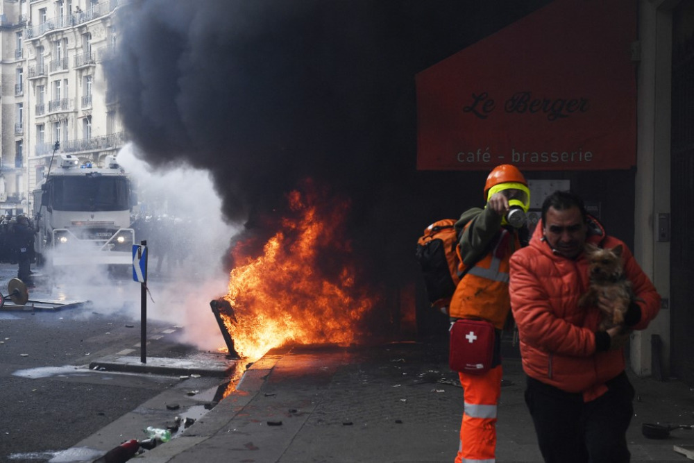 صدامات بعيد العمال في فرنسا بين الشرطة ومتظاهرين ضدّ إصلاح نظام التقاعد