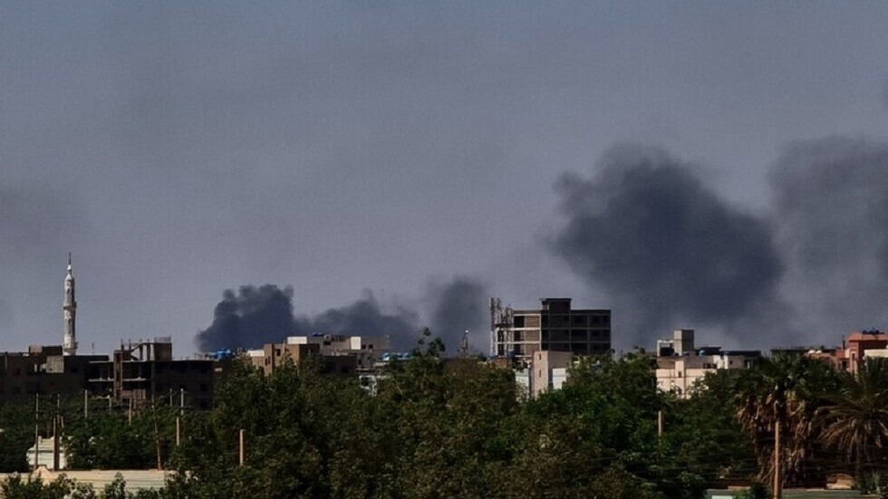 الانفجارات والاشتباكات في السودان مستمرة رغم الهدنة.. ومفاوضات في جدة