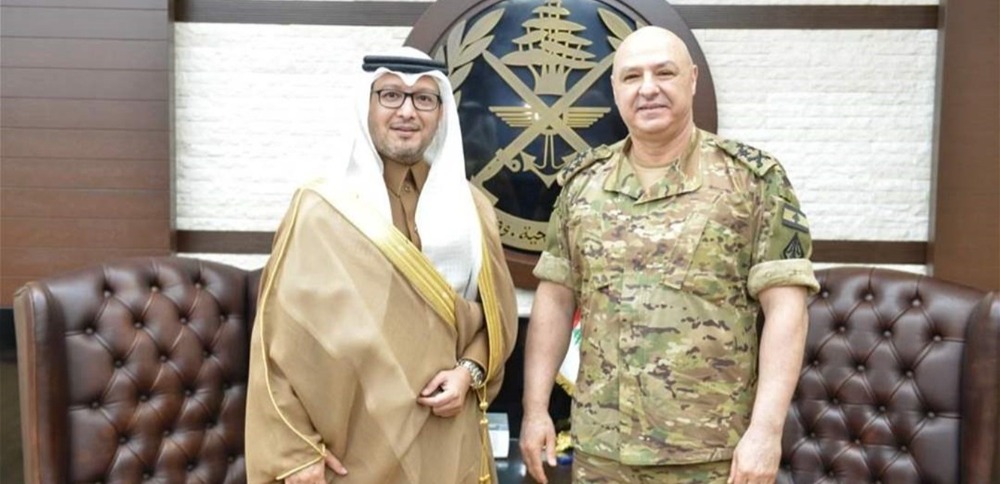 البخاري يلتقي قائد الجيش في اليرزة