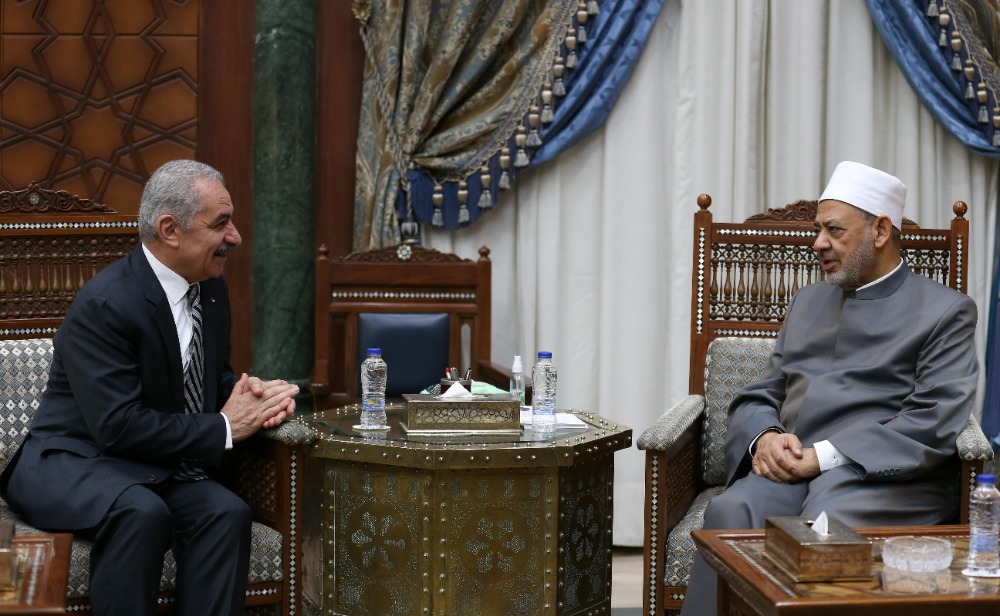 رئيس الوزراء  اشتيه يلتقي شيخ الأزهر ويشيد بمواقفه الداعمة لفلسطين
