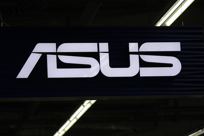 "Asus" تعود بقوة لعالم الهواتف مع جهاز أنيق ومواصفات ممتازة