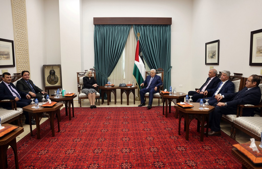 الرئيس عباس يستقبل وفدا من الجامعة العربية