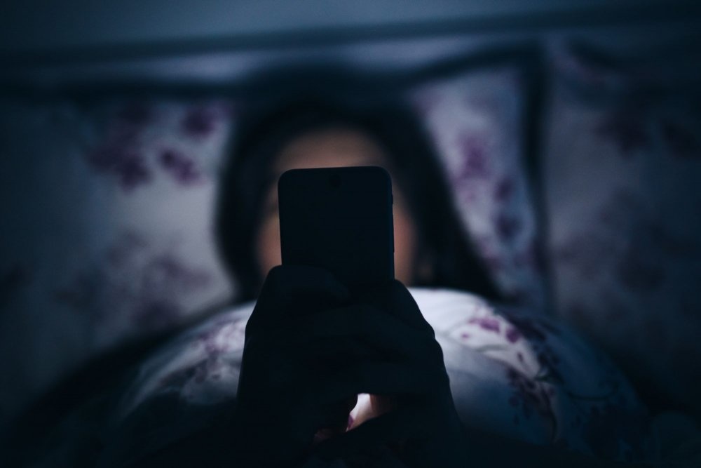 كيف تؤثر وسائل التواصل الاجتماعي على النوم الهادئ
