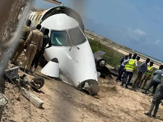 بالفيديو.. تحطم طائرة صومالية أثناء هبوطها!