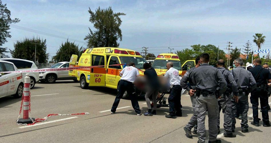 اصابة مستوطن بجروح خطيرة في عملية طعن بـ"تل أبيب"