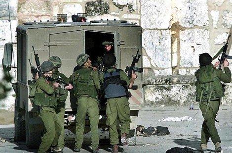 الاحتلال الإسرائيلي يعتقل 10 مواطنين من الضفة