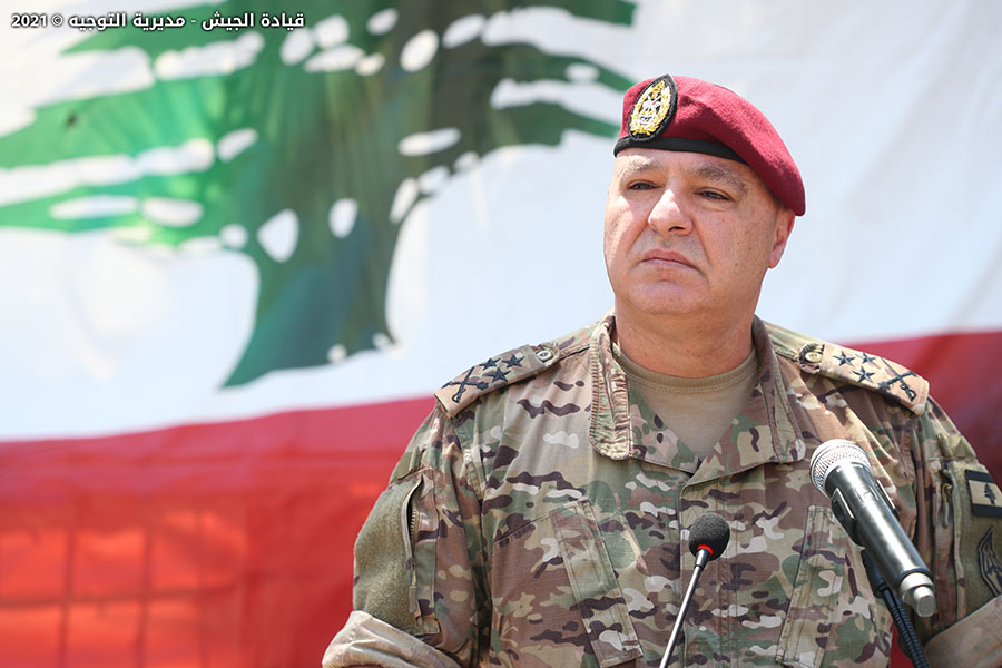قائد الجيش زار الوزير سليم شاكرا تعزيته بالضابطين الشهيدين
