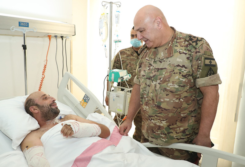 قائد الجيش تفقّد عسكريَّين جريحَين في مستشفى أوتيل ديو