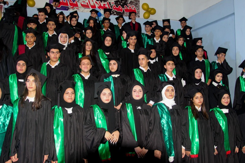 تخرج الطلاب الناجحين من ثانوية شمران برعاية الوزير الحاج حسن